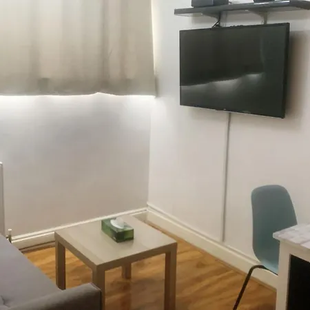Stunning Apartment Private Garden Лондон Экстерьер фото