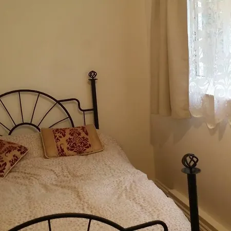 Stunning Apartment Private Garden Лондон Экстерьер фото